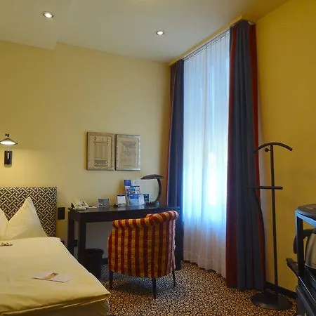 Victoria Hotel 4*